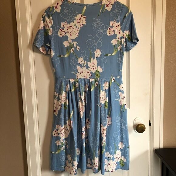 Light blue floral dress  - Picture 4 of 7